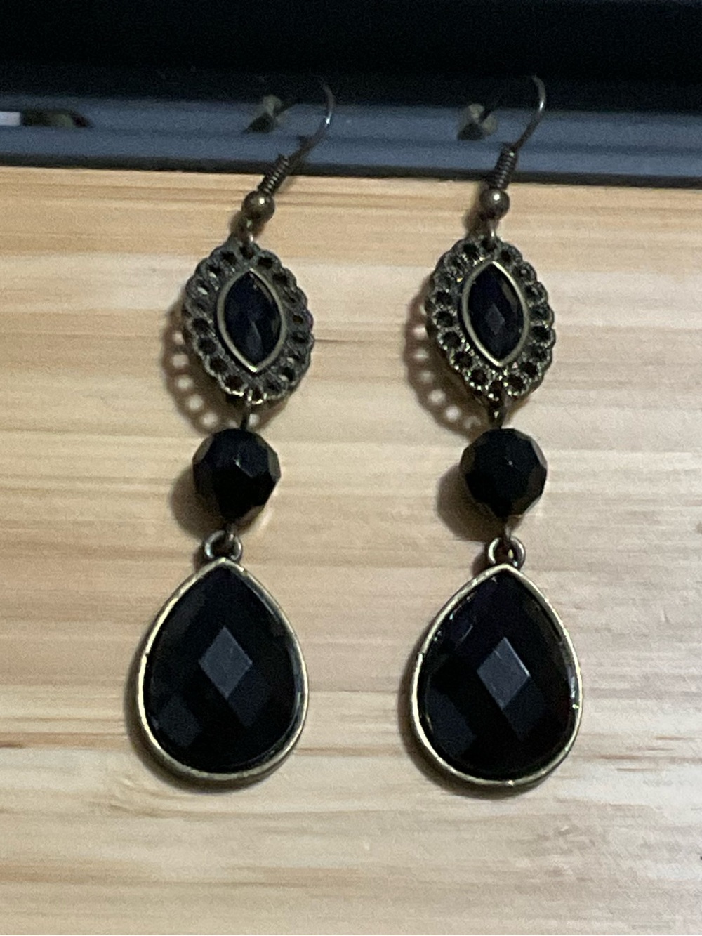 EUC Vintage-Style black Gothic Dangle Earrings, approx. 2.5“ in length!